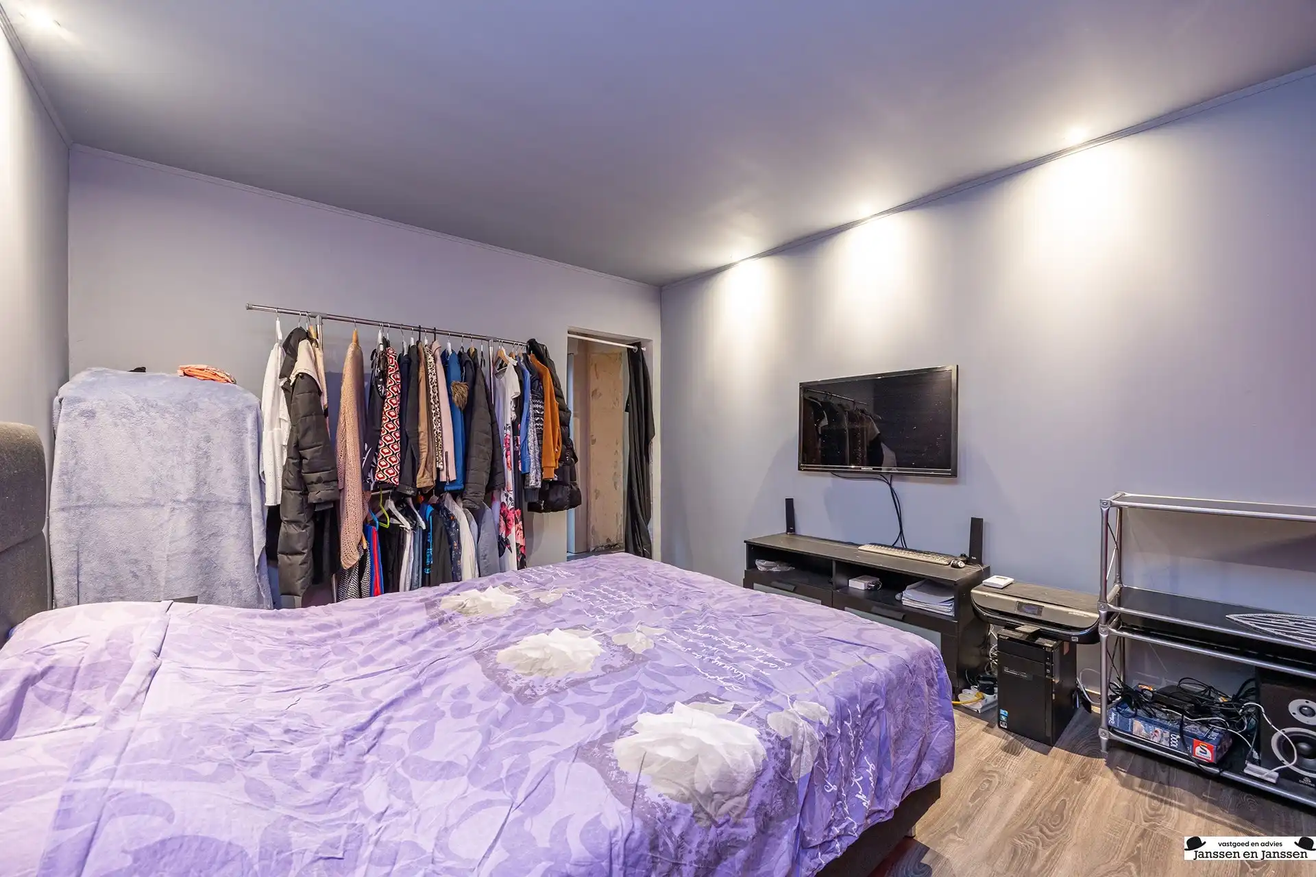 Deels gerenoveerd appartement in het centrum van Merksem! foto 11