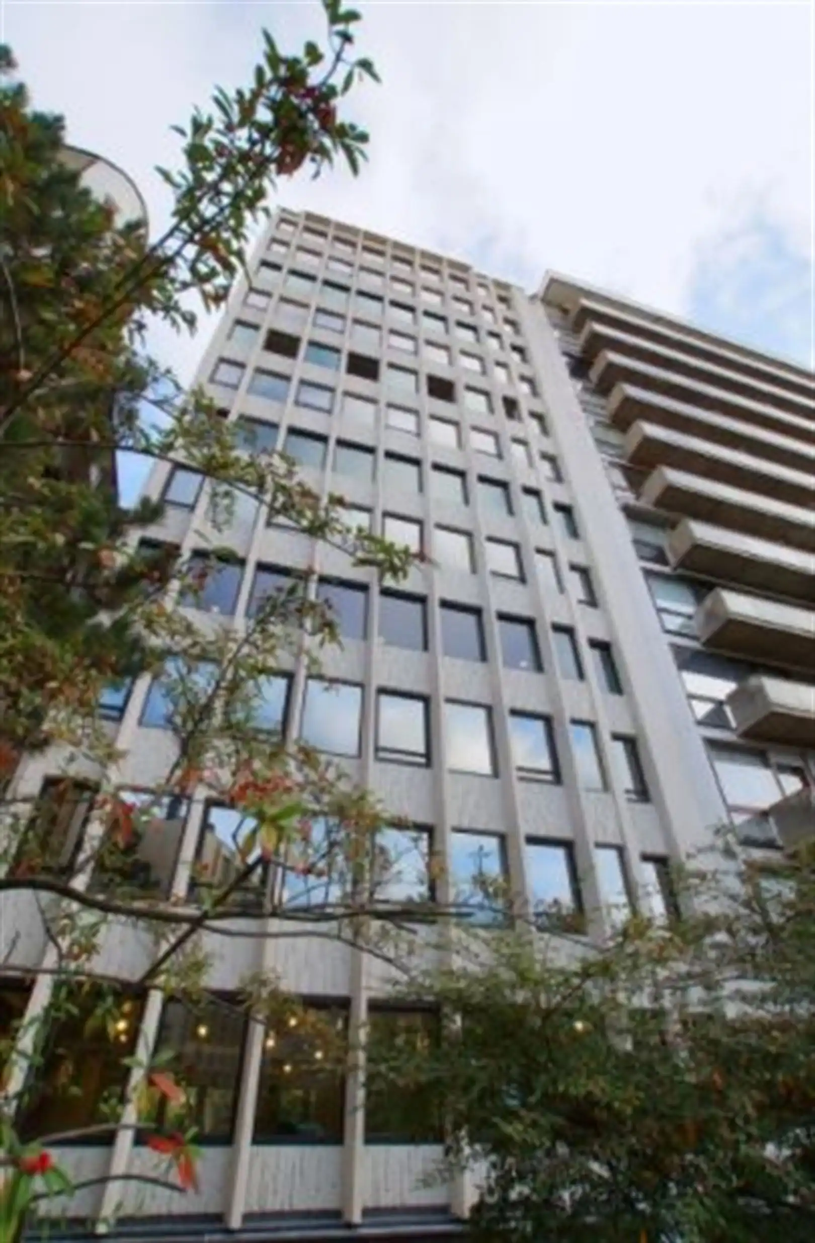 LOUISA 475: kantoren 331m² foto {{pictureIndex}}