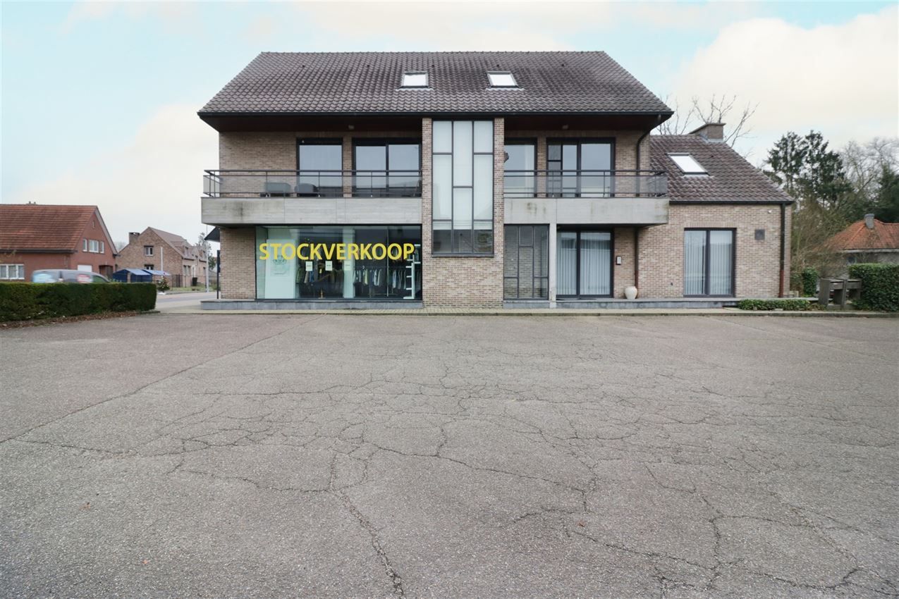 Centraal gelegen appartement met 3 slpk., garage en terras foto {{pictureIndex}}