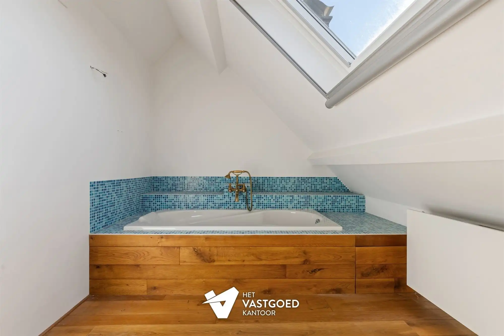 ZEER RUIME WONING MET TAL VAN MOGELIJKHEDEN OP BREED PERCEEL VAN 15 ARE TE KOERSEL foto 31