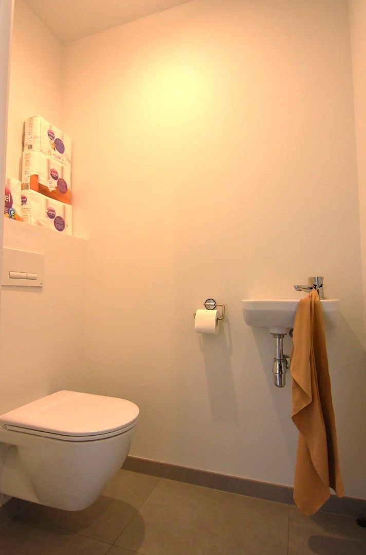 Lichtrijk 2-slpk appartement met ruim terras foto 13