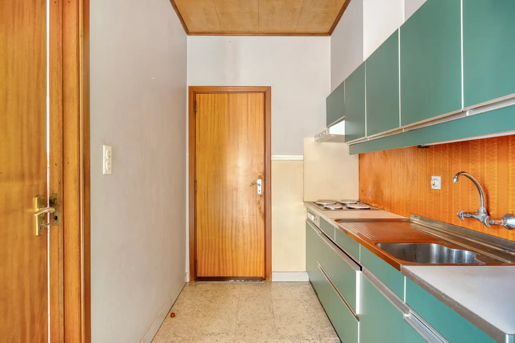 IN OPTIE - Solide te renoveren burgerwoning mét doorgang in Opstal foto 10