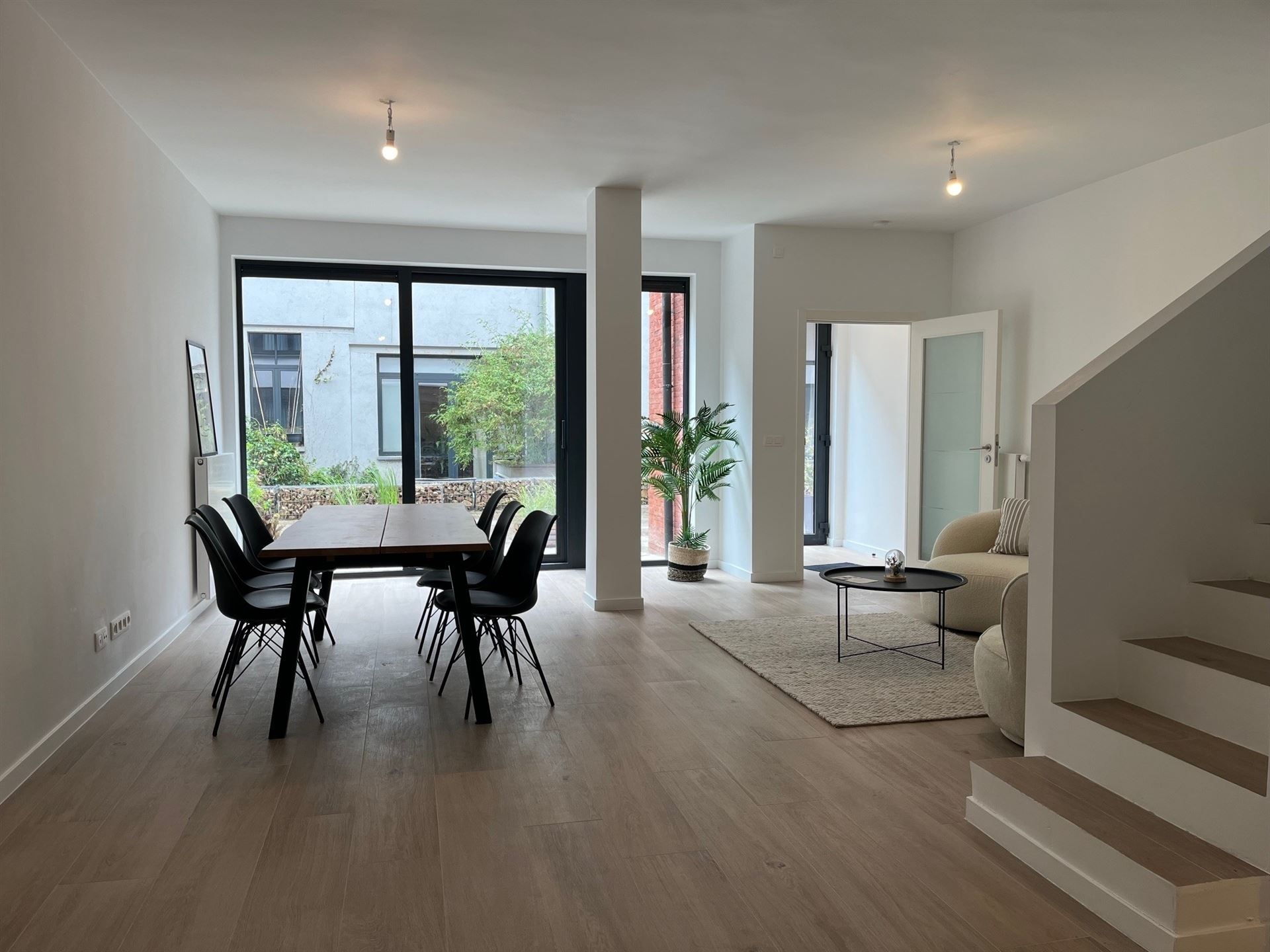 Prachtige nieuwe 2 CH duplex met binnenplaats/terras ! foto 2