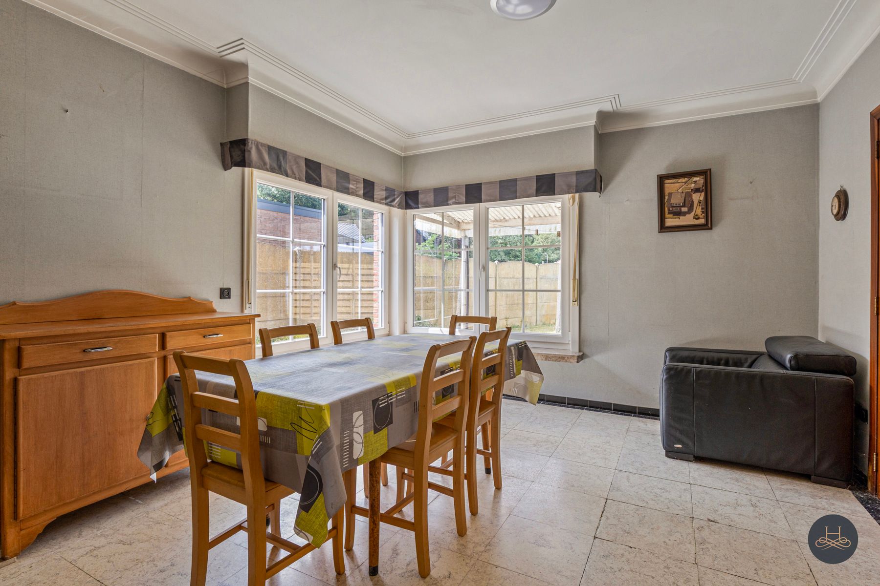 Te renoveren ruime woning met grote tuin en terras foto 6