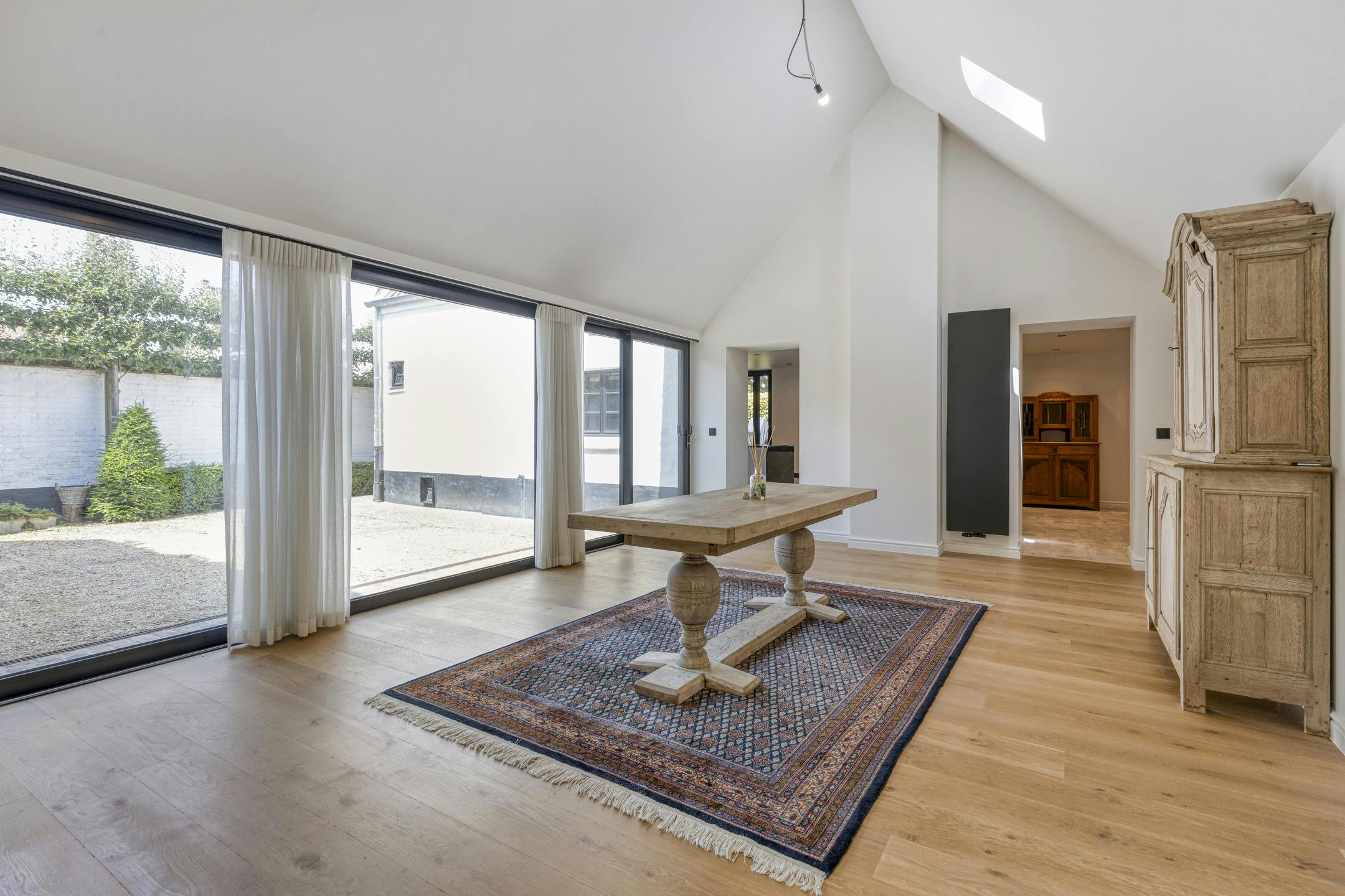 Uitzonderlijk huis in hartje Damme foto 9