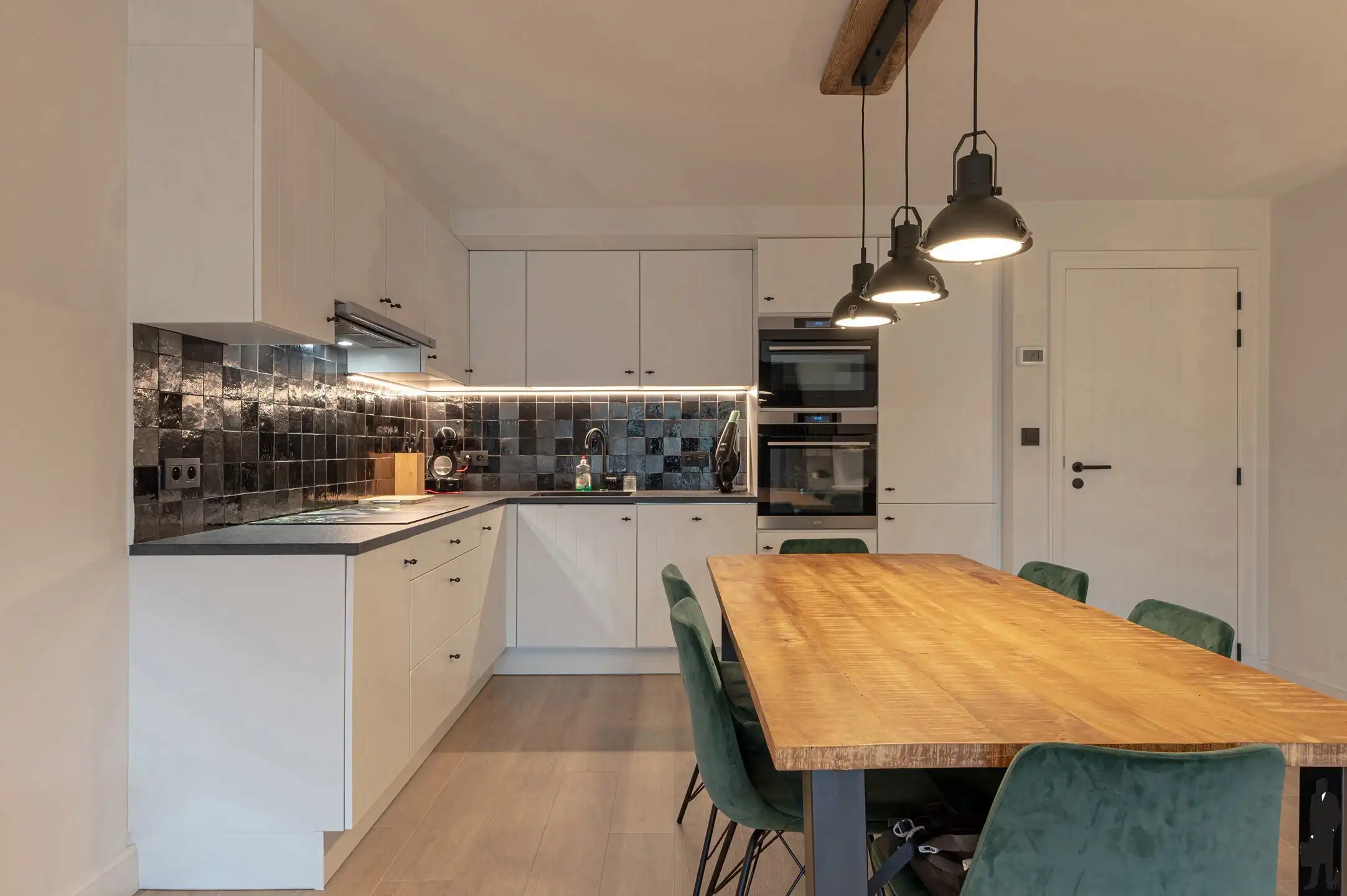 Instapklaar appartement met 2 slaapkamers in Weelde foto 2