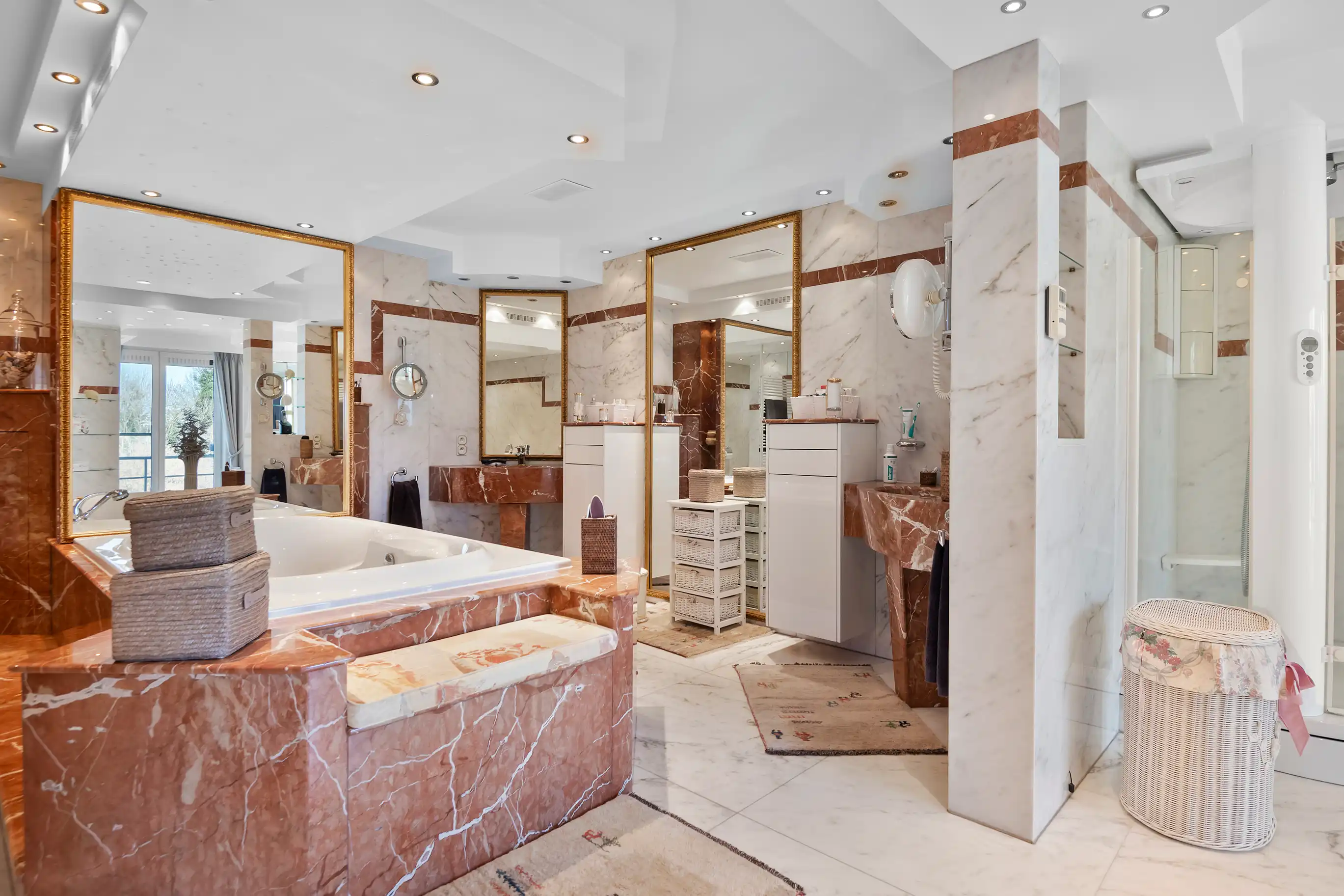 Exclusief appartement van 250 m² met panoramisch zicht op de vaart. foto 19