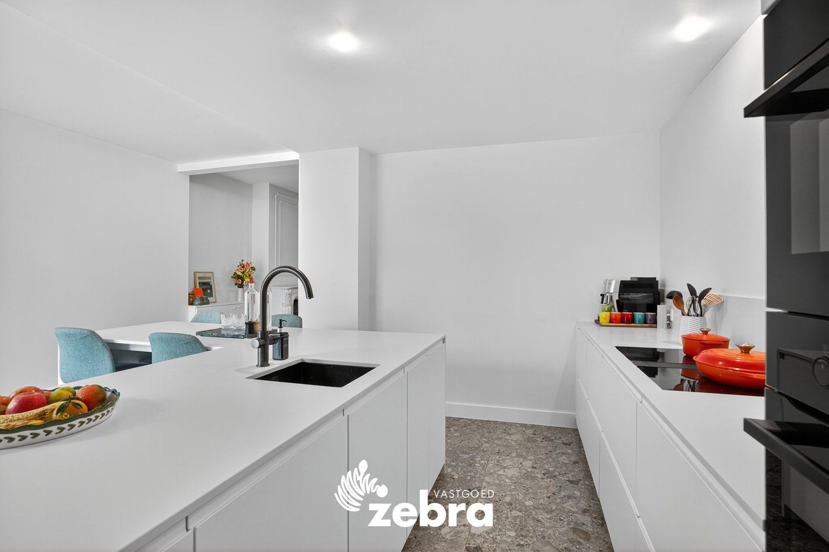 Prachtig gerenoveerde woning in centrum Tielt met garage! foto 11