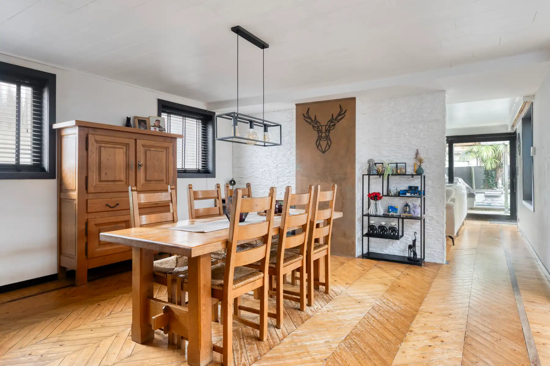 Goedgelegen woning met tuin en garage! foto 8