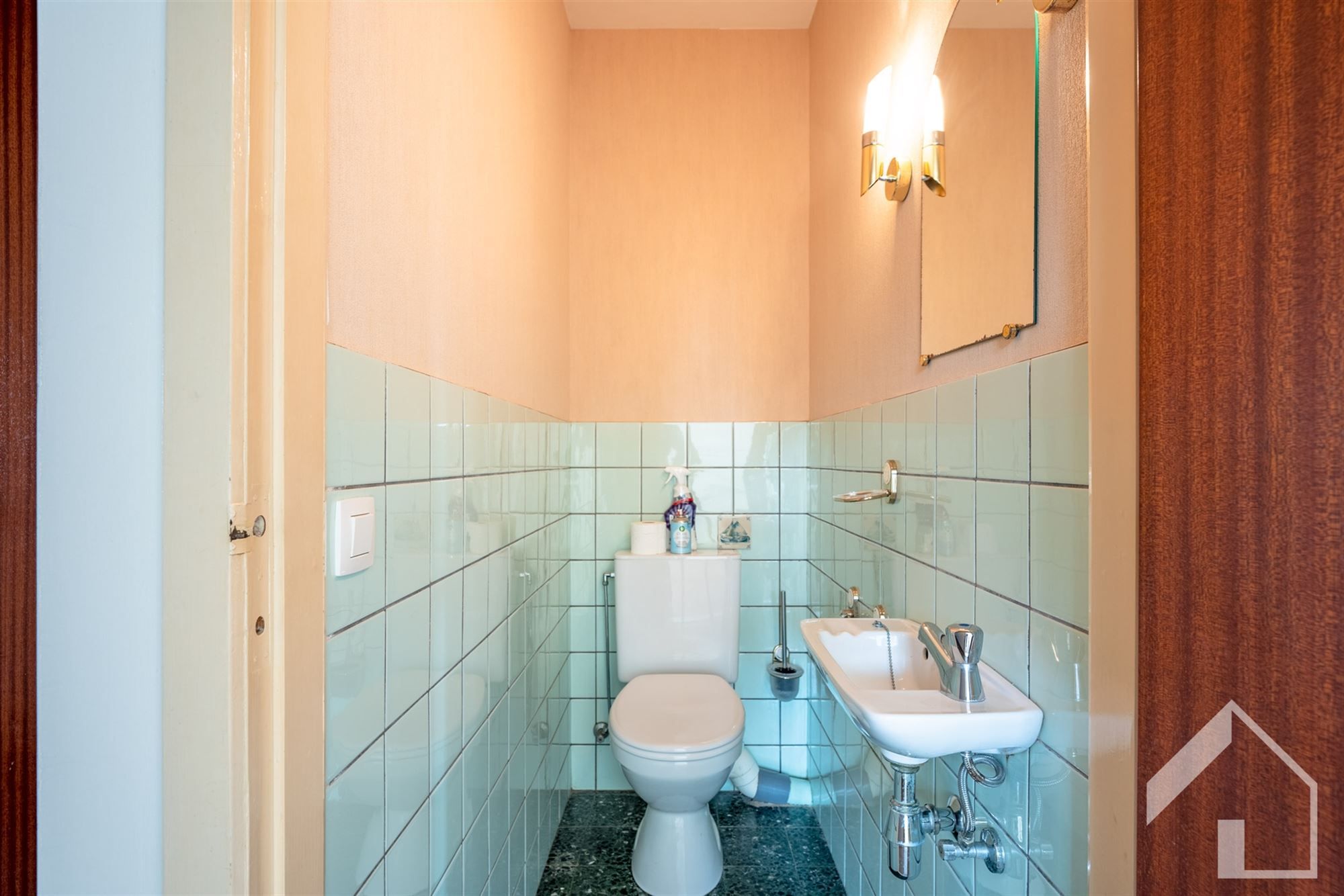 Ruim op te frissen 3-slaapkamerappartement met garage  foto 11