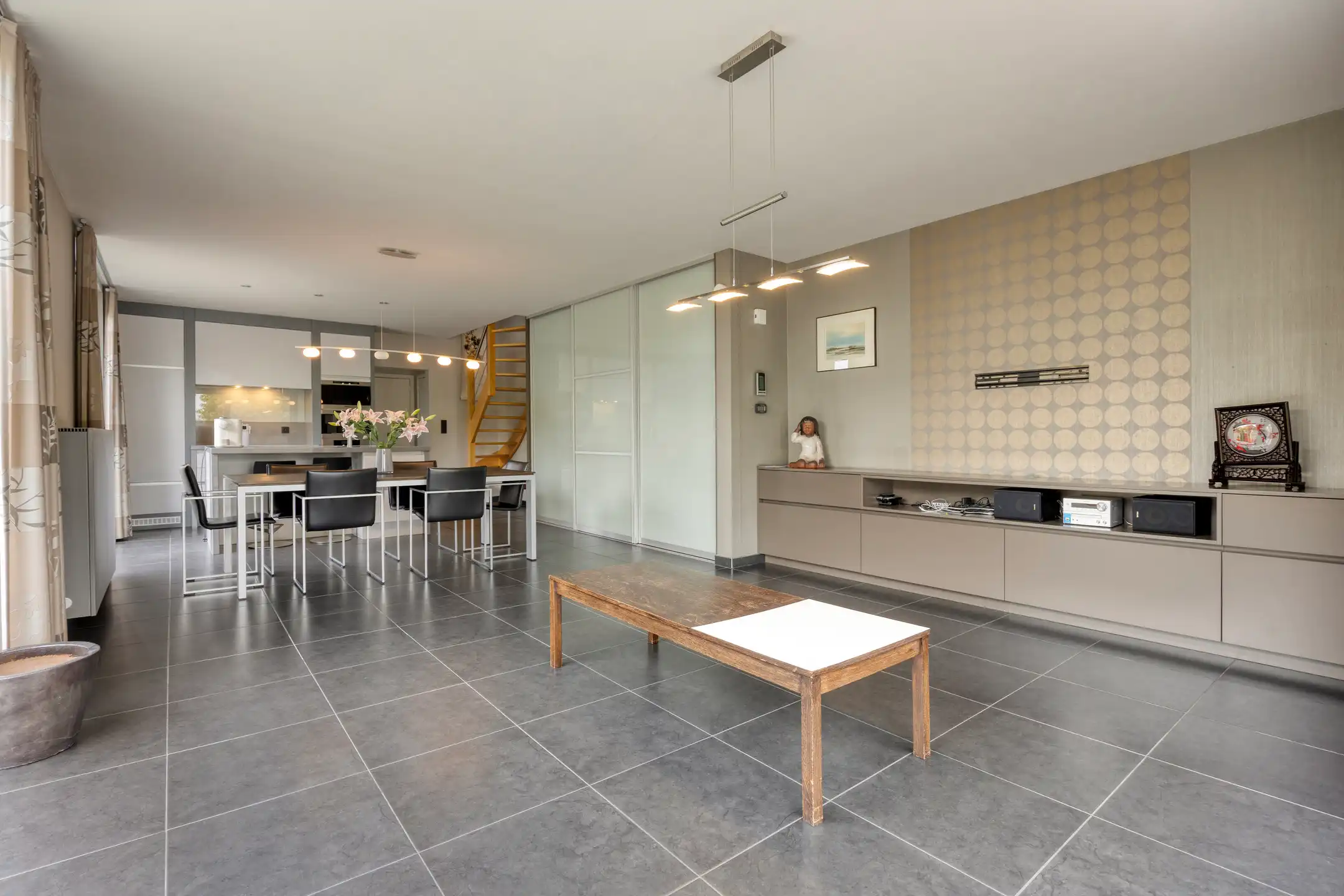 Moderne halfopenbebouwing op een rustige centrale locatie foto 8