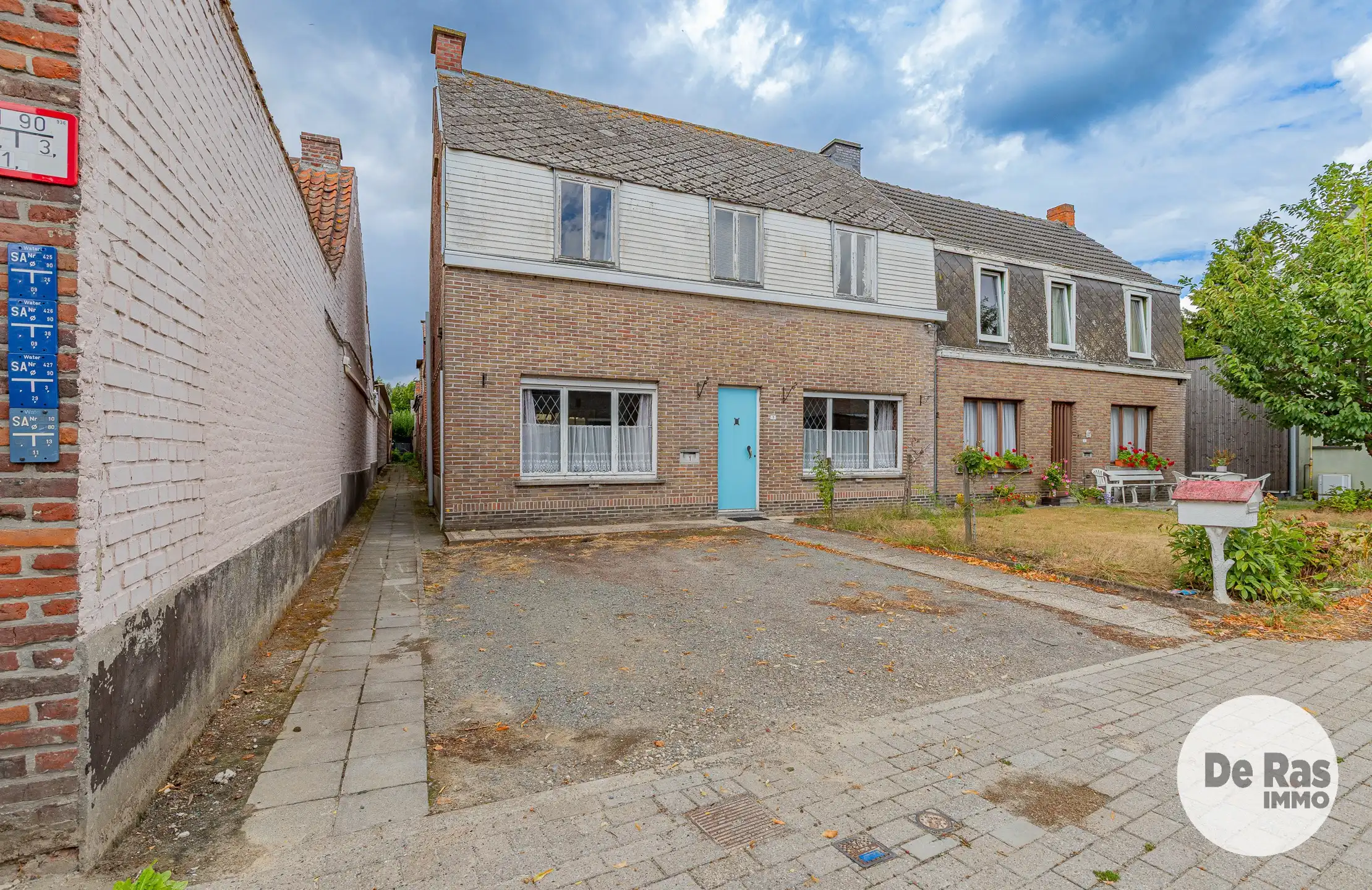 Hoofdfoto van de publicatie: OOSTERZELE - Te renoveren woning met tal van mogelijkheden