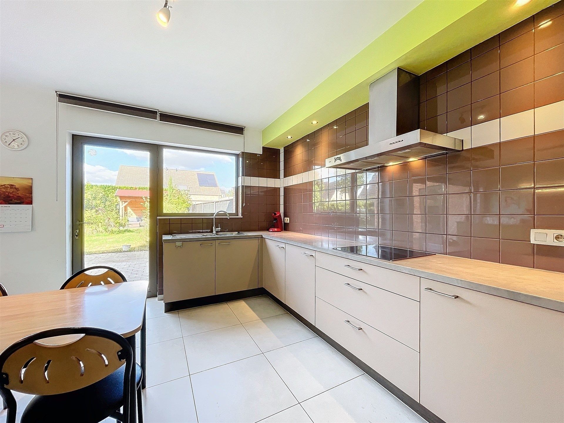 Prachtige half open bebouwing met 4 slaapkamers en garage op 382m² grond foto 7