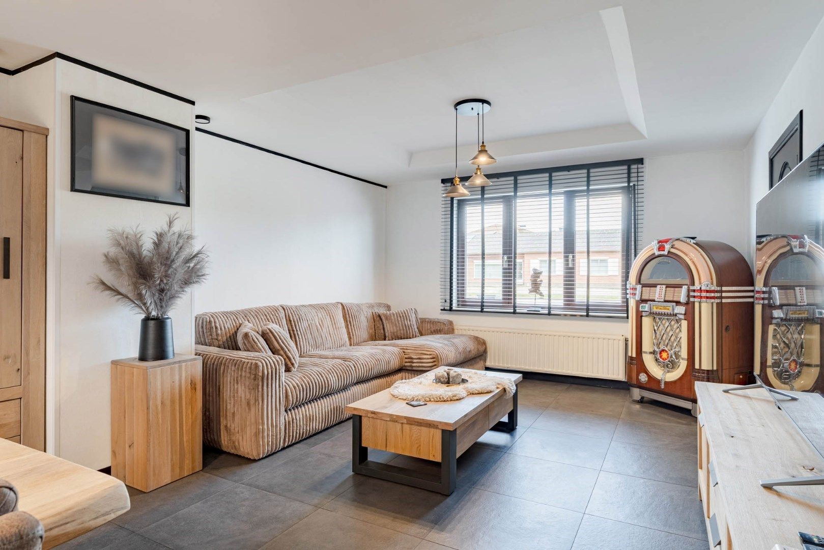 Gerenoveerde, goed onderhouden woning nabij het centrum van Bree mét een grote garage/werkplaats bereikbaar langs de Filterstraat aan de achterzijde van de woni foto 8