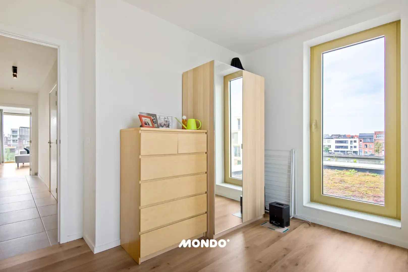 Lichtrijk 2 slaapkamerappartement met ruim terras en open zicht op de vaart foto 11