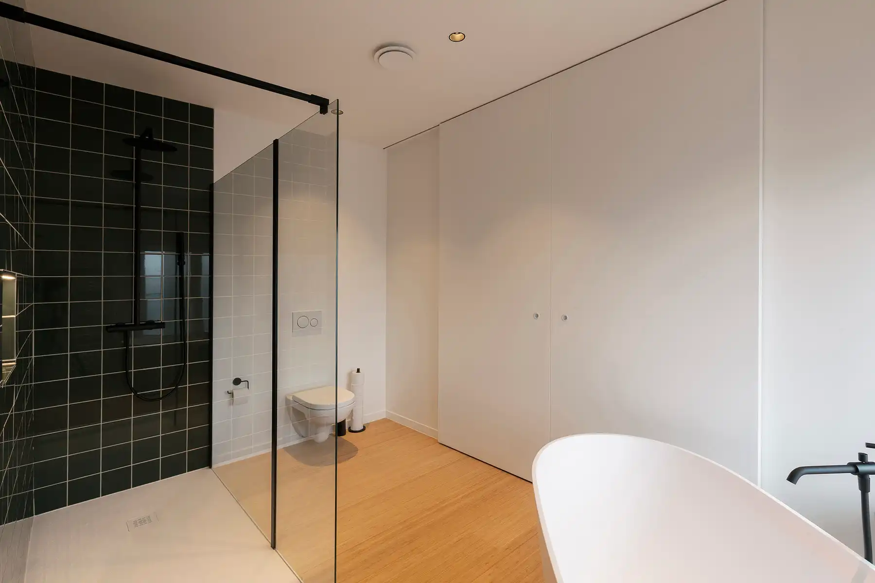 Karaktervolle herenwoning met tuin, koetshuis en veel ruimte foto 14