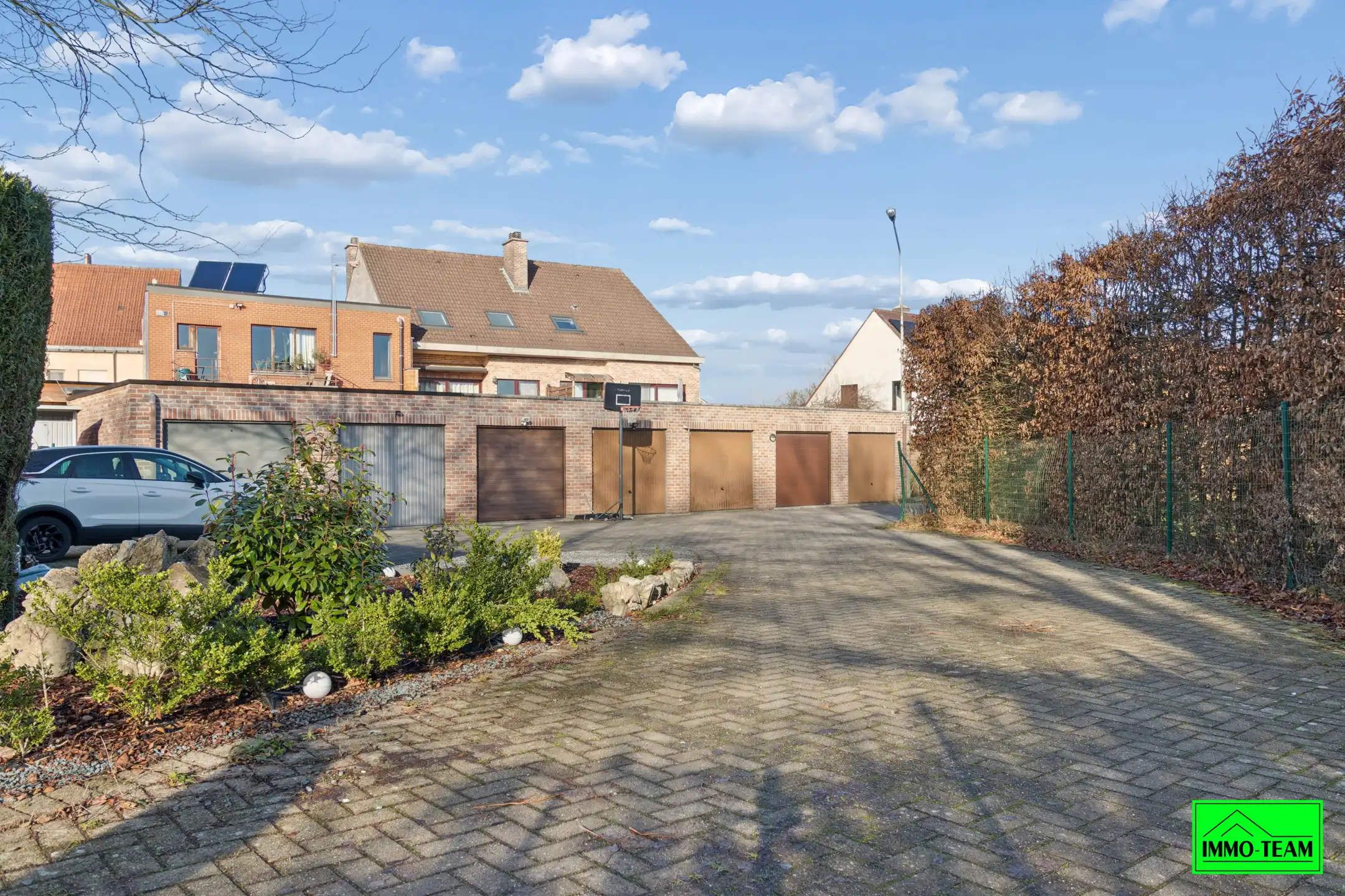 Ruim gelijkvloers appartement met garage foto 18