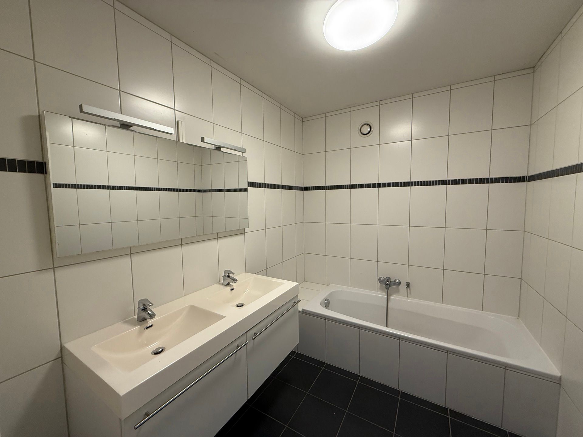 WICHELEN - Ruim duplexappartement vlakbij het station. foto 6