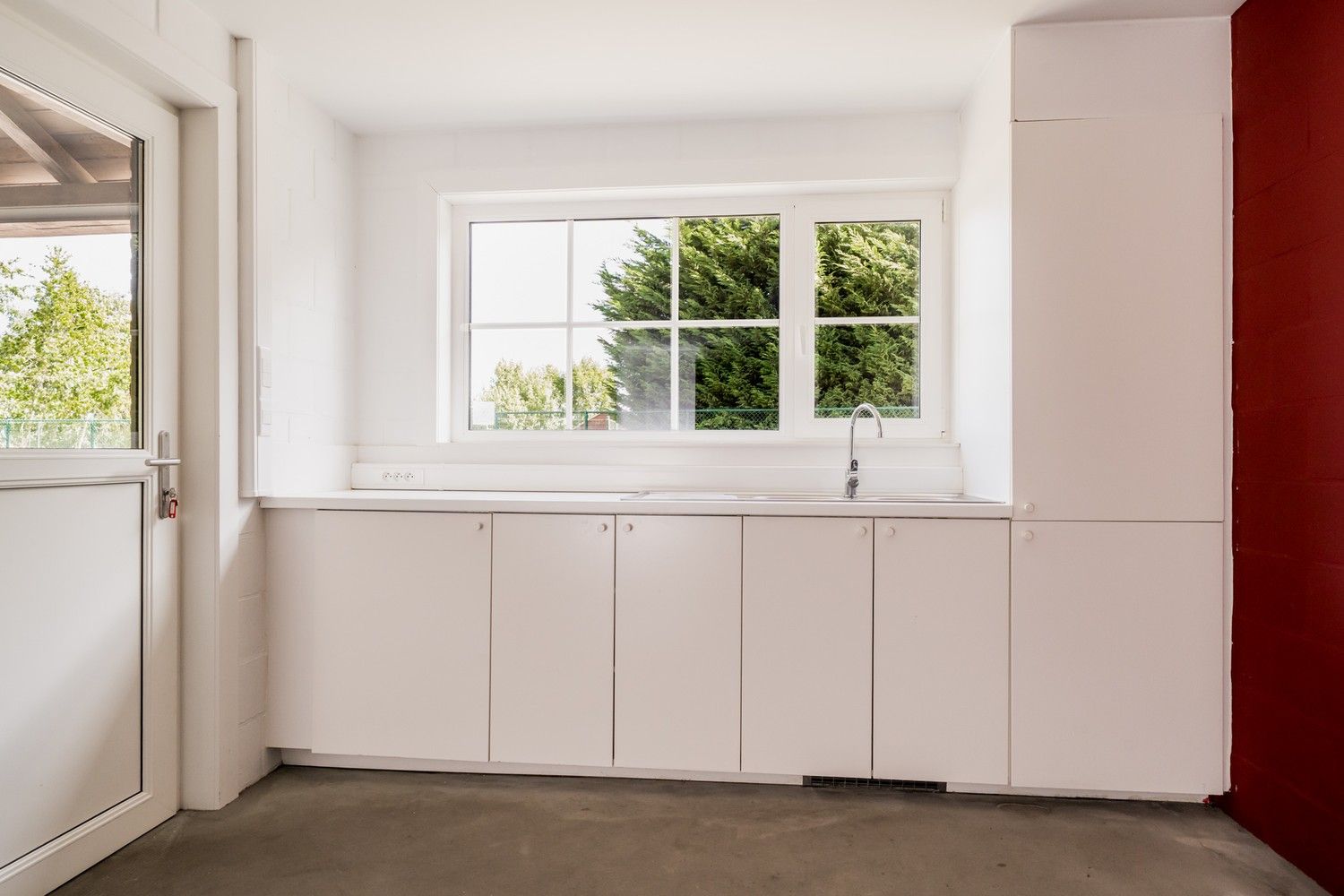 Landelijke woning met ruime opslagplaats op volwassen stuk grond foto 10