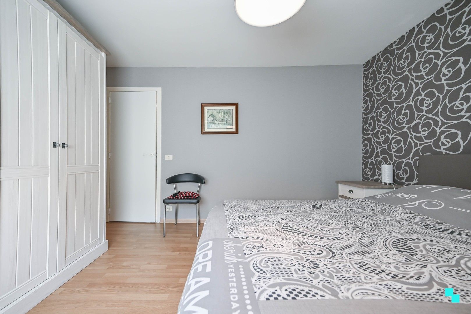 Ruim tweeslaapkamer appartement nabij centrum Izegem foto 21