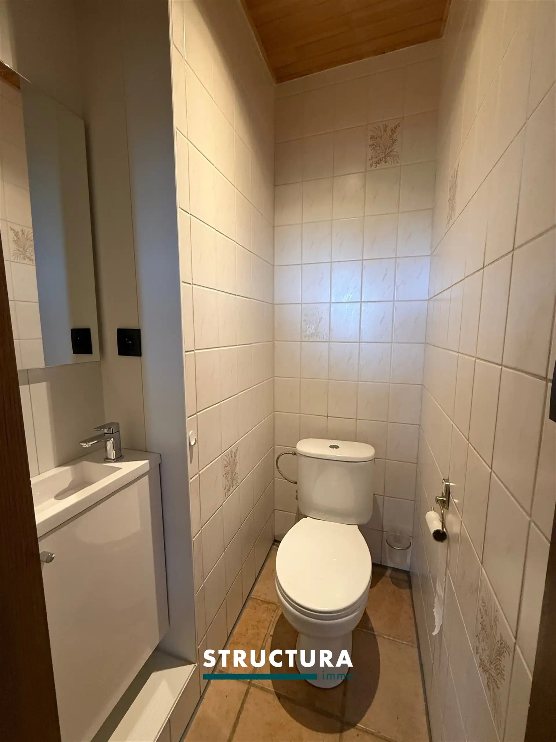 Halfopen woning met ruime garage  foto 10