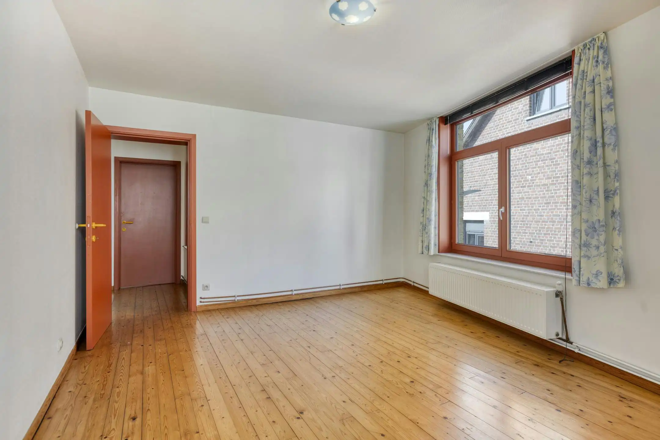 Instapklaar huis te koop in Ieper centrum foto 17