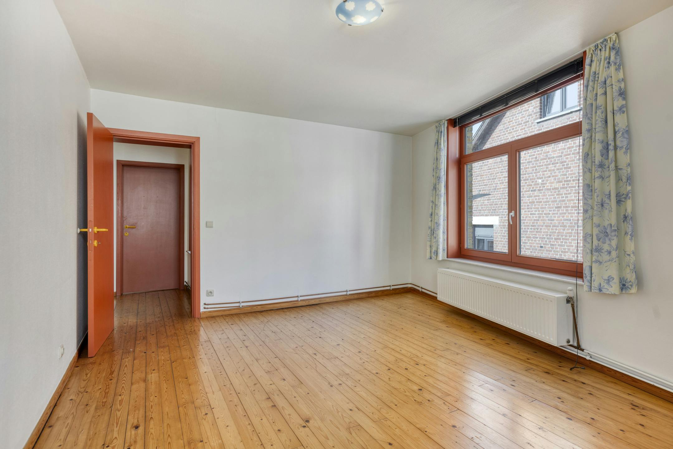 Instapklaar huis te koop in Ieper centrum foto 17