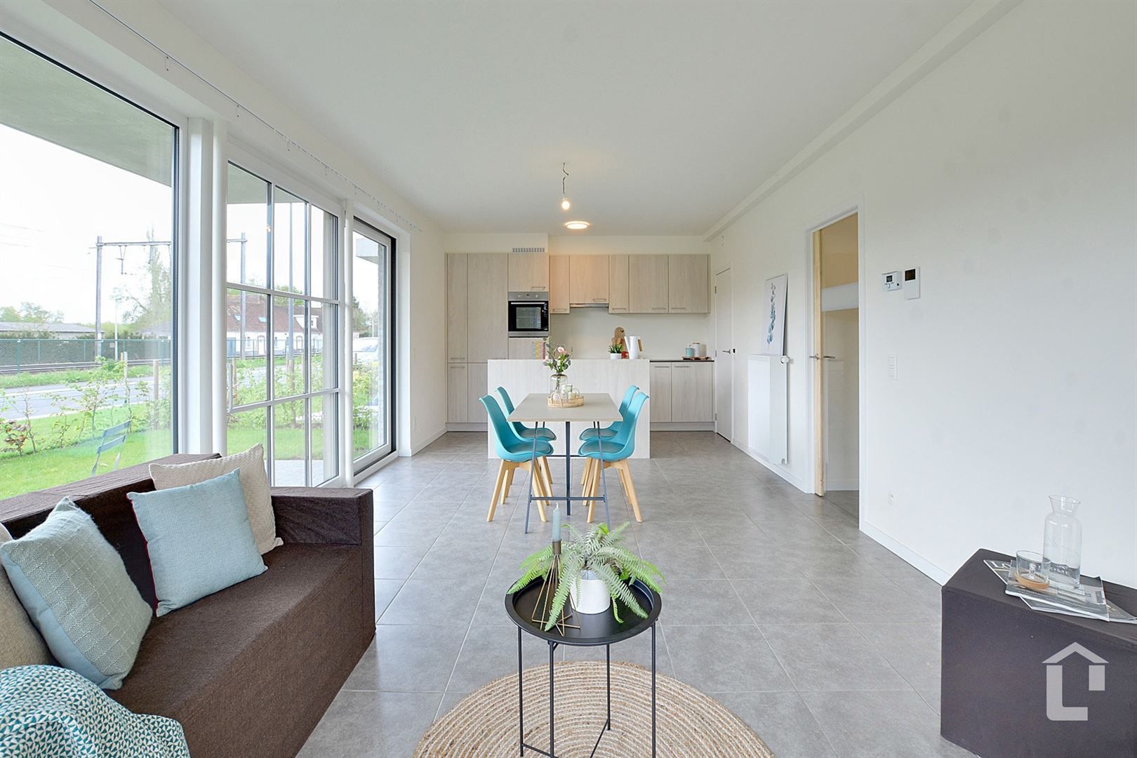 Lichtrijk nieuwbouwappartement met terras en tuin foto 5