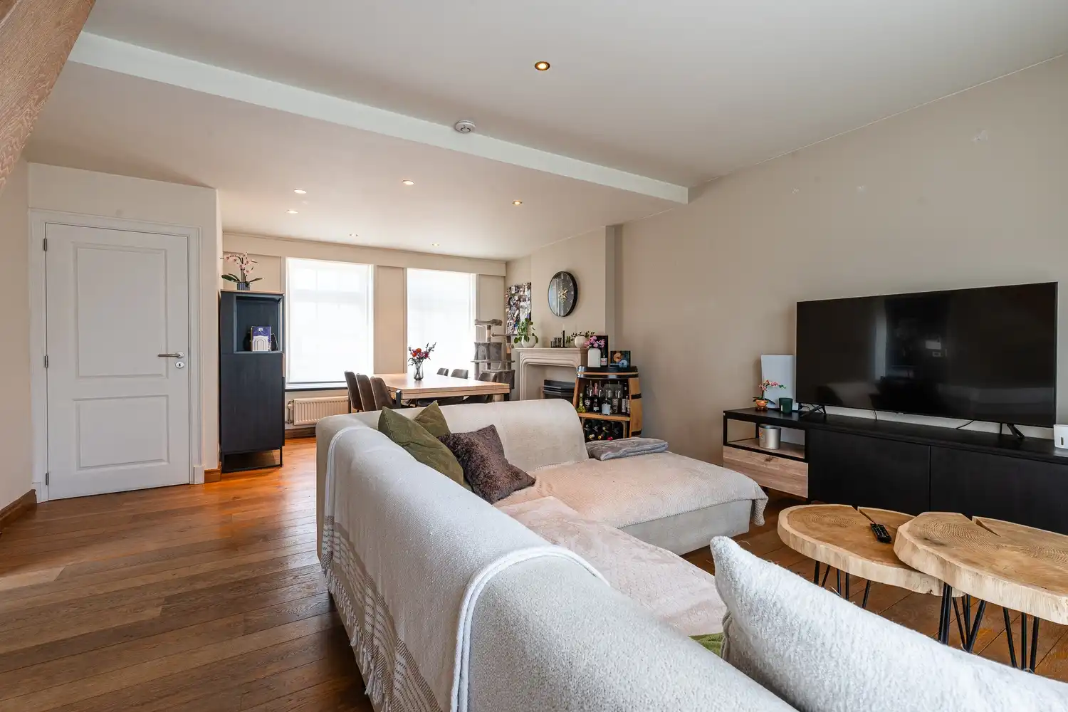 Halfopen woning met garage en ruime tuin foto 10