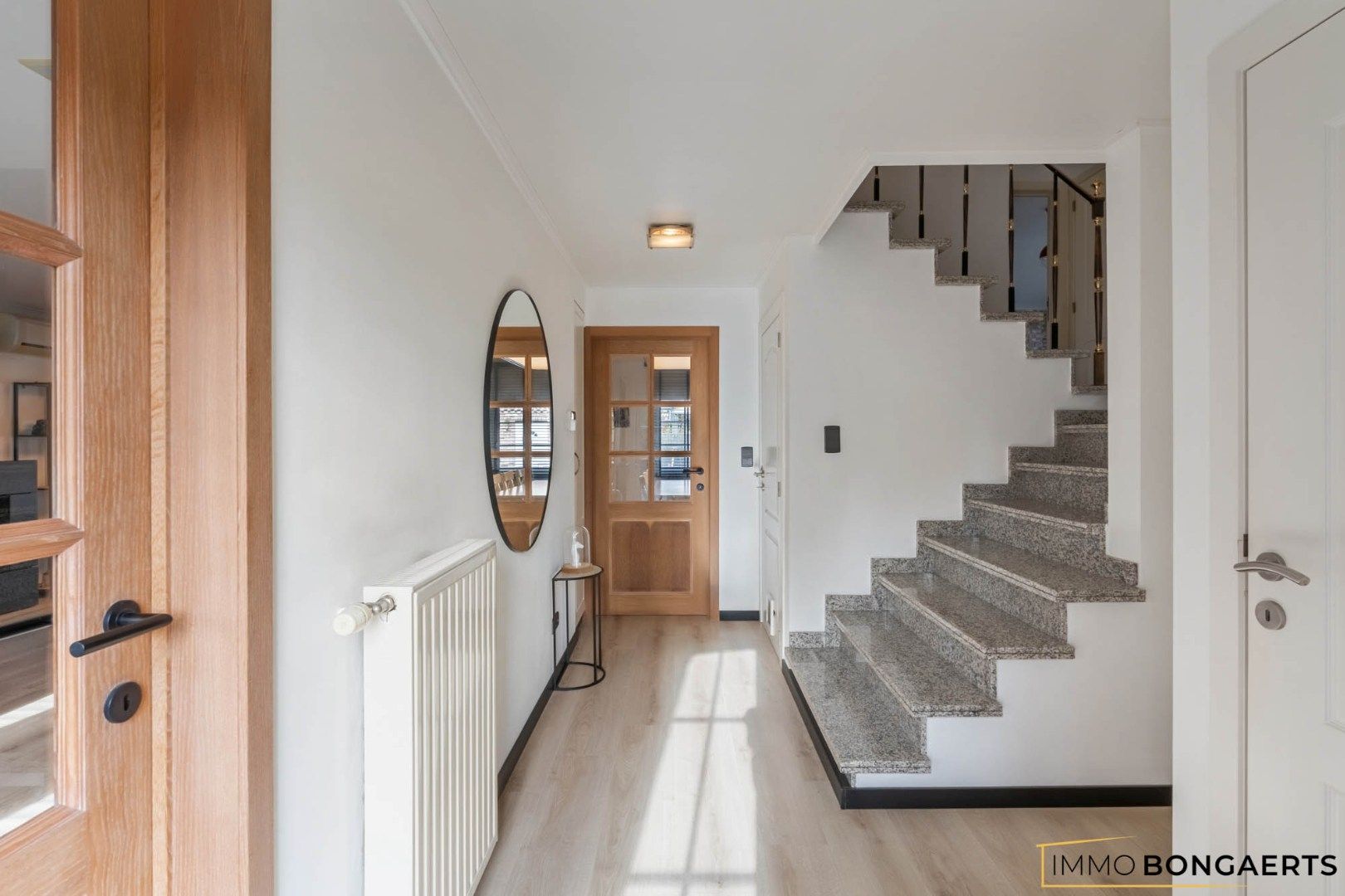 Instapklare woning met 4 slaapkamers en zwembad foto 3