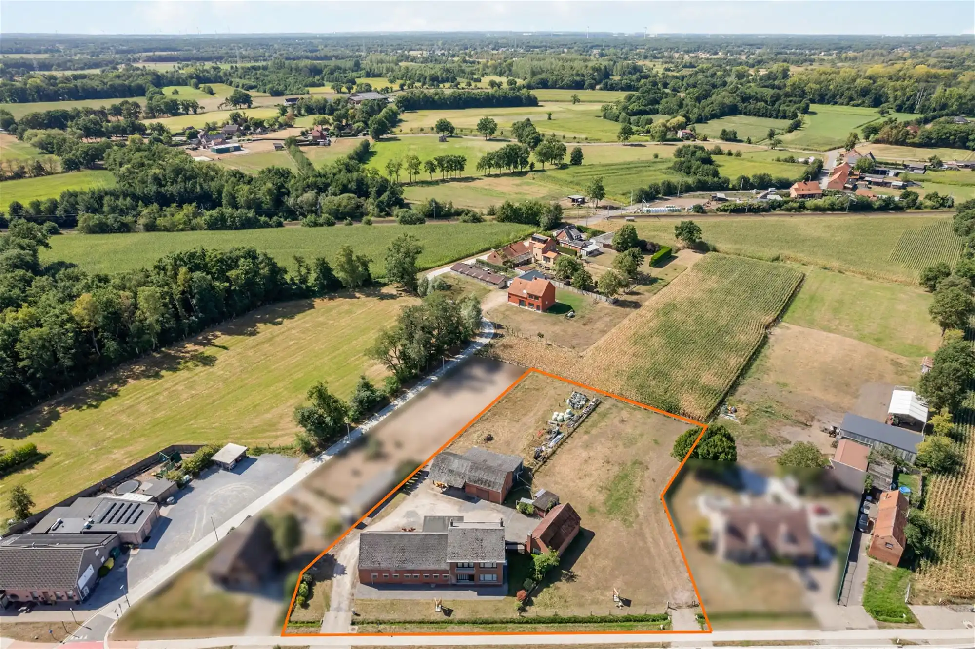 Hoofdfoto van de publicatie: WONING OP 3941M2 MET ENORM POTENTIEEL