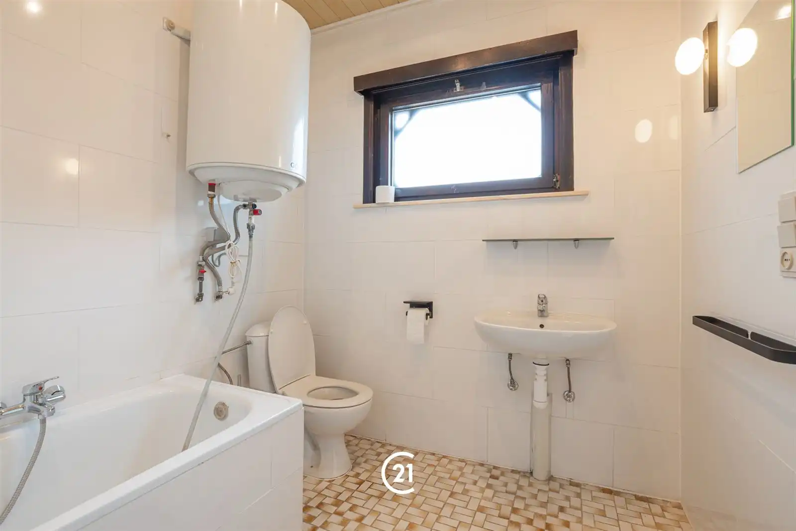 Instapklare woning in het centrum van Zottegem! foto 9
