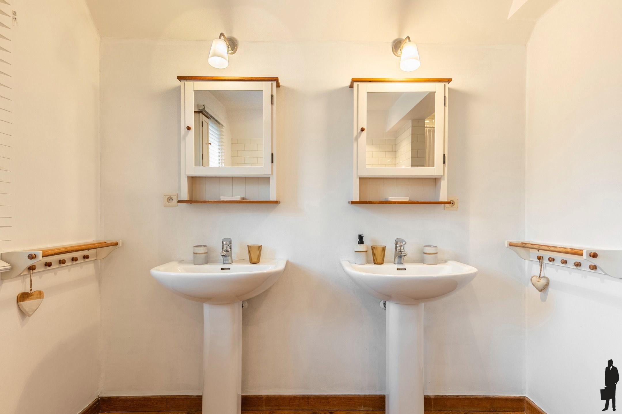 Villa met 4 tot 5 slaapkamers, weiland en paardenstallen (2) foto 23