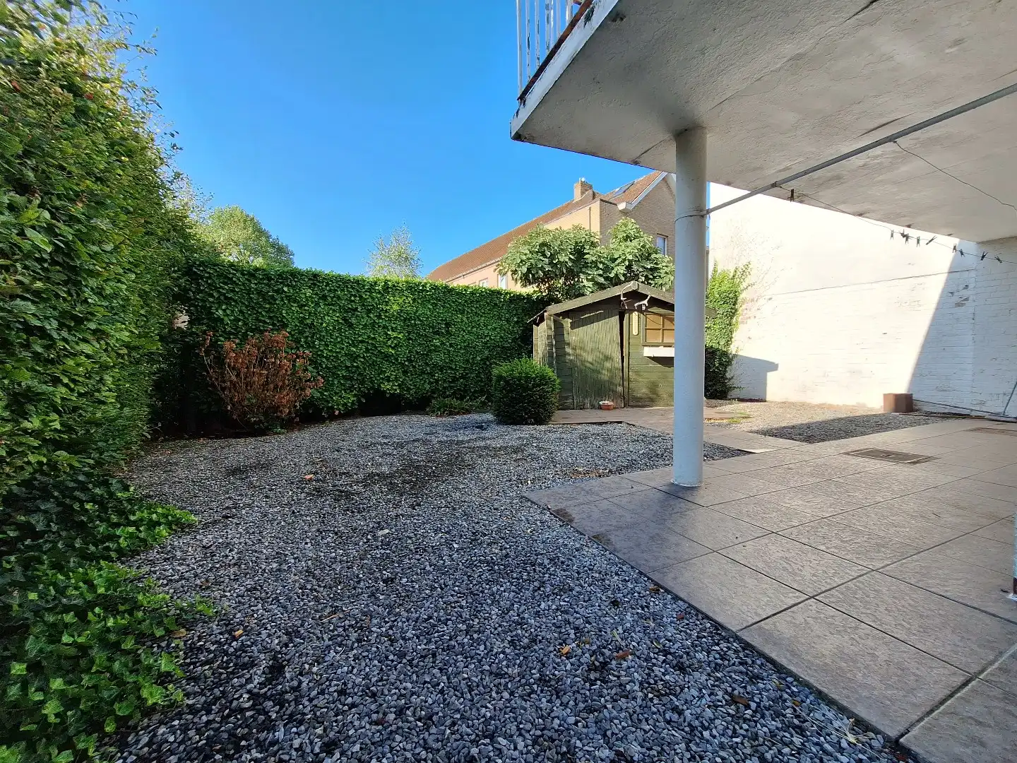 Halfopen woning met tuin en eigen parking te Sint-Kruis foto 3