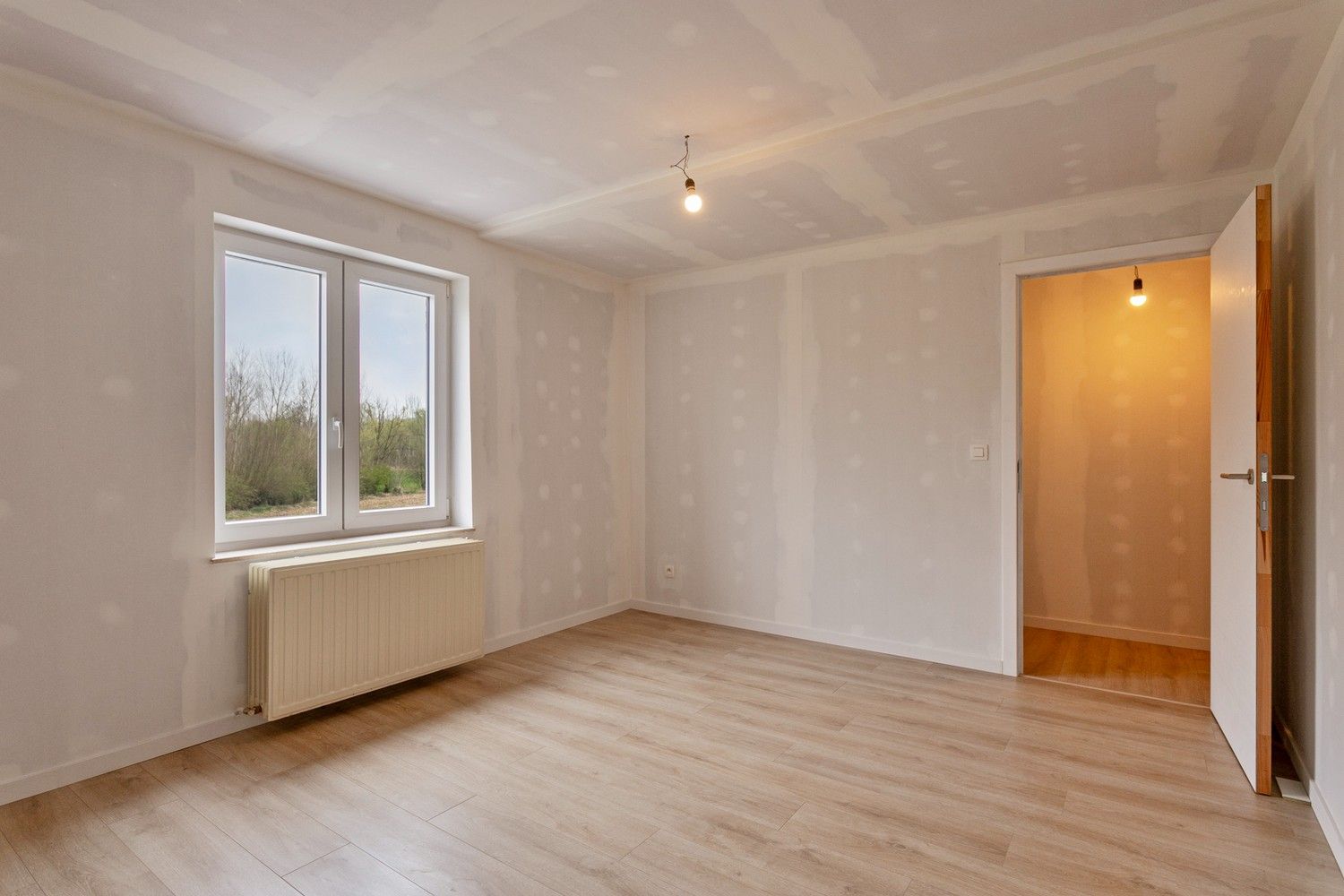 Volledig vernieuwd gelijkvloers appartement met tuin te koop foto 13