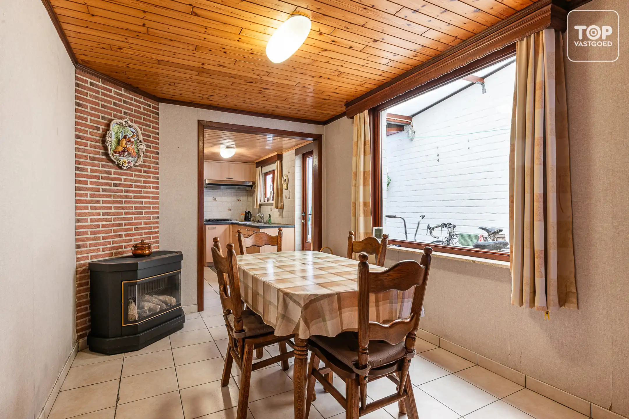 Te renoveren woning met 3 slaapkamers, tuin en grote zolder foto 6
