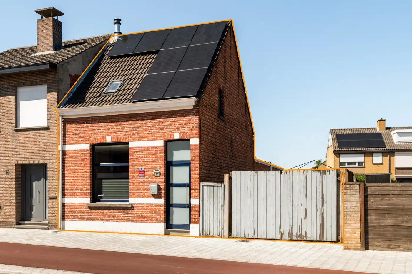 Instapklare HOB met 3 slpk., tuin en garage foto {{pictureIndex}}