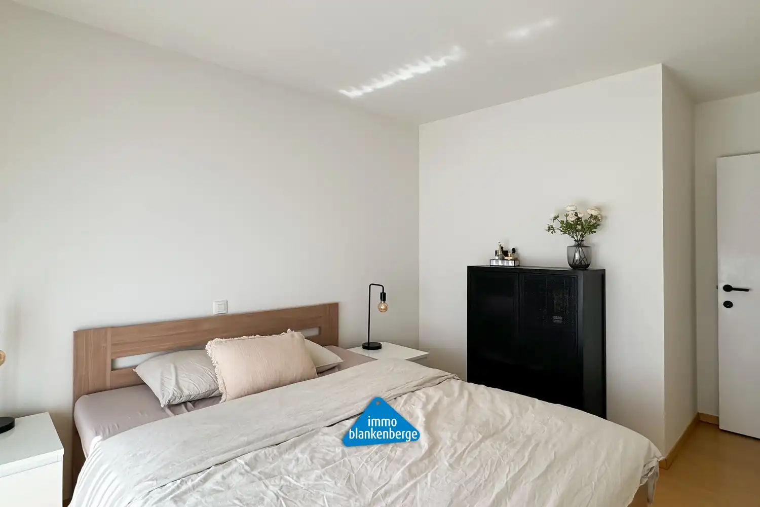 Ruim en modern appartement met twee slaapkamers foto 13