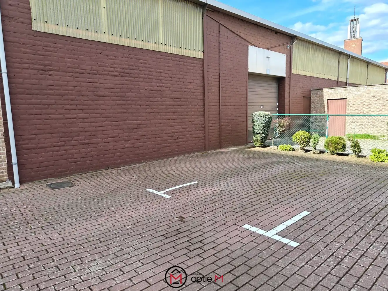 Staanplaats nabij het station van Hasselt foto 4