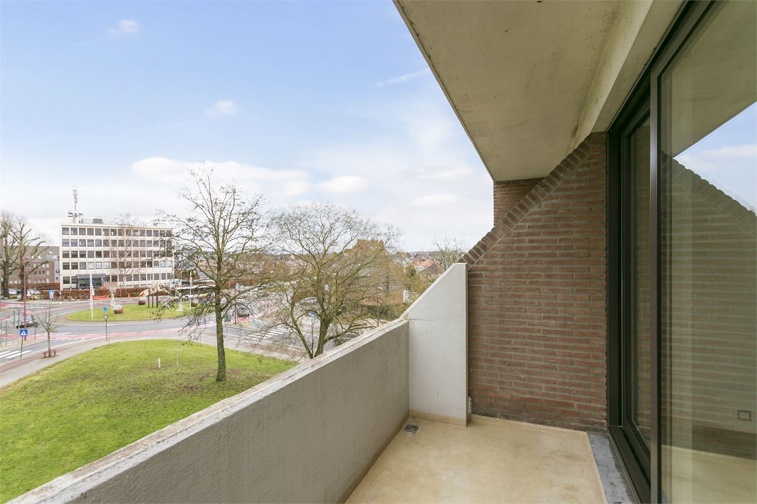 LUXUEUS APPARTEMENT MET 2 SLPKS TE DIEST! foto 13