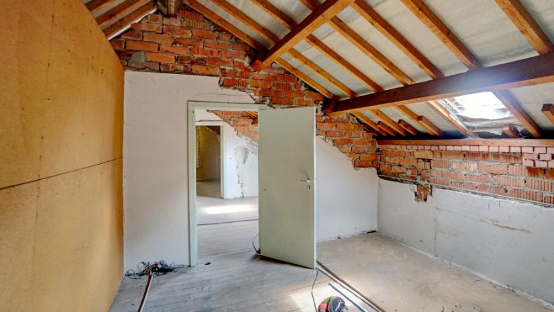 Te renoveren woning in het centrum op 6 are 87 ca foto 13
