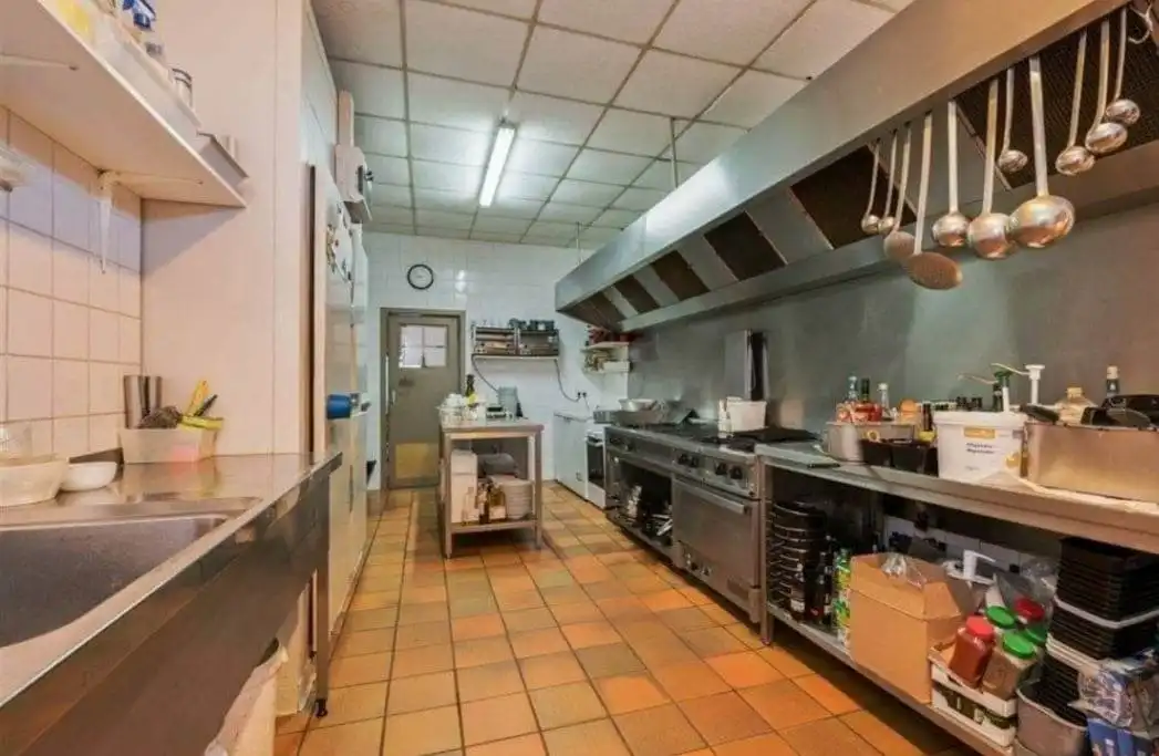 RESTAURANT + WONING MET TUIN EN GARAGE foto 16