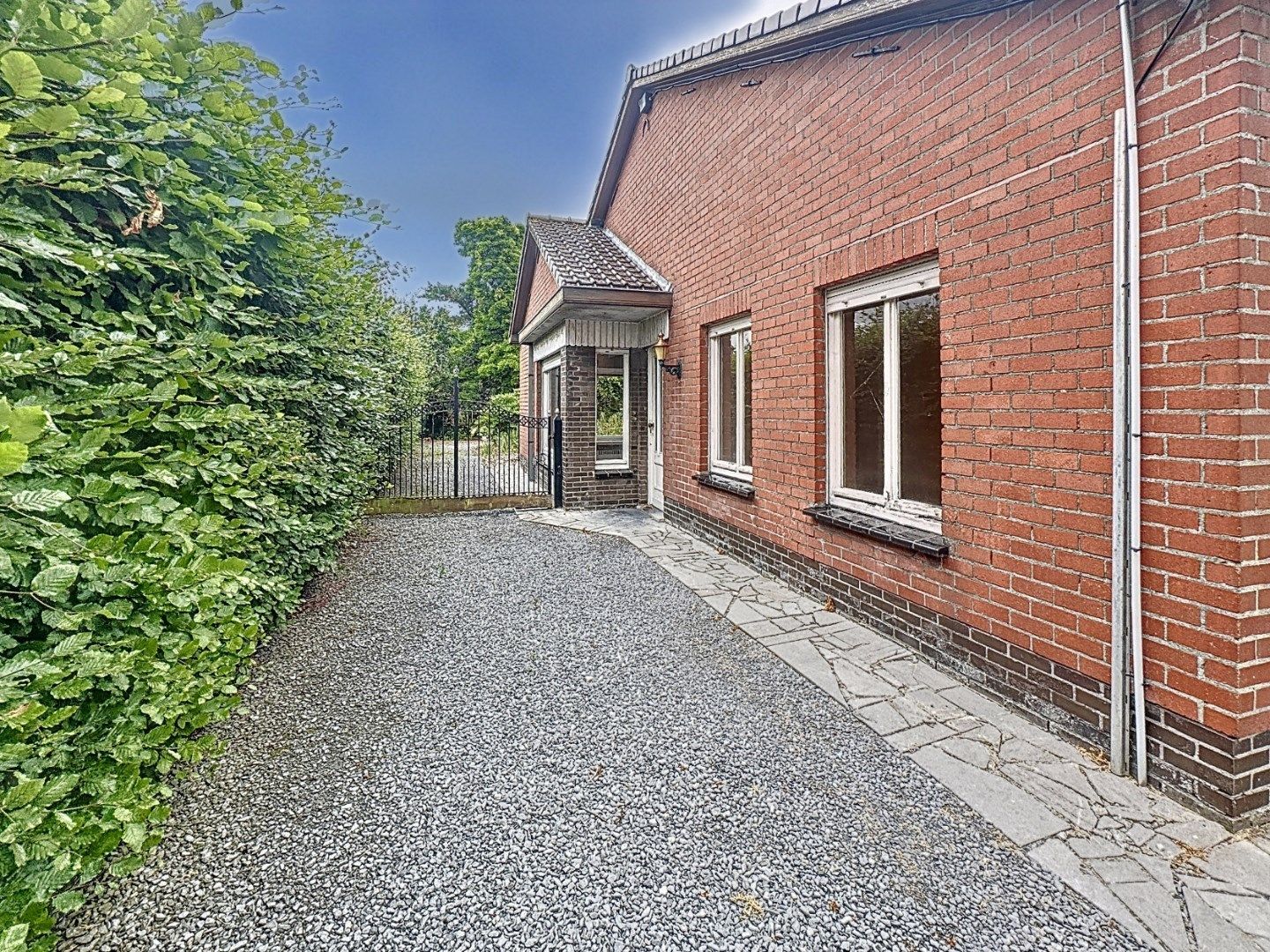 Te renoveren woning op afgesloten perceel van 936m² foto 20