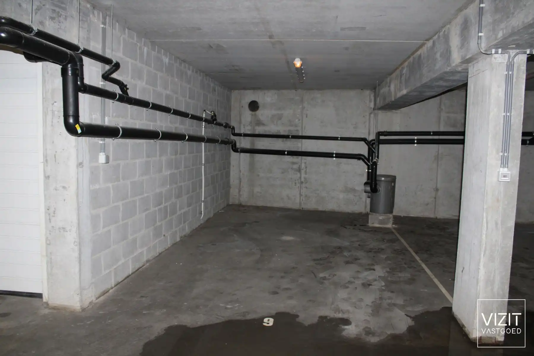 Ondergrondse parkeerplaatsen/garage met autolift   foto 8