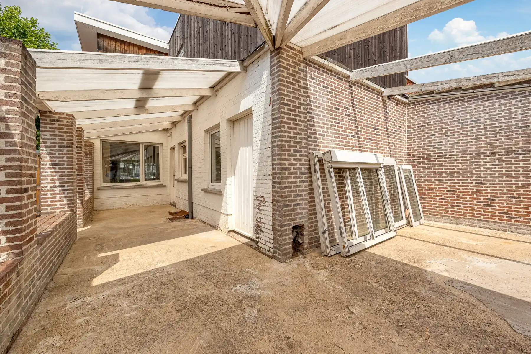 Handelspand met woonst en magazijn op commerciële toplocatie foto 20