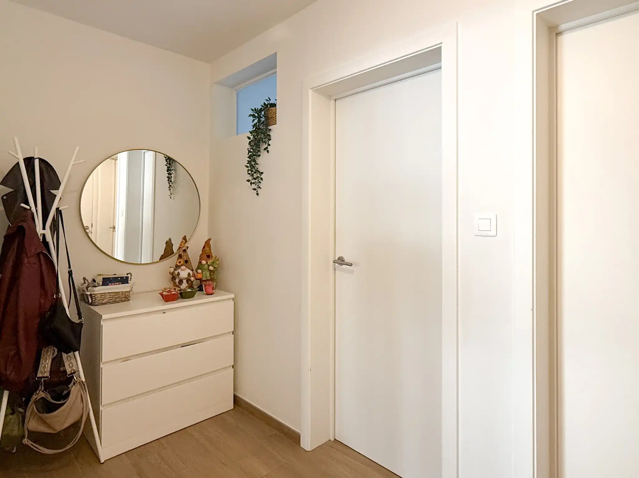 Centraal gelegen appartement met twee slaapkamers, terras en autostaanplaats foto 2