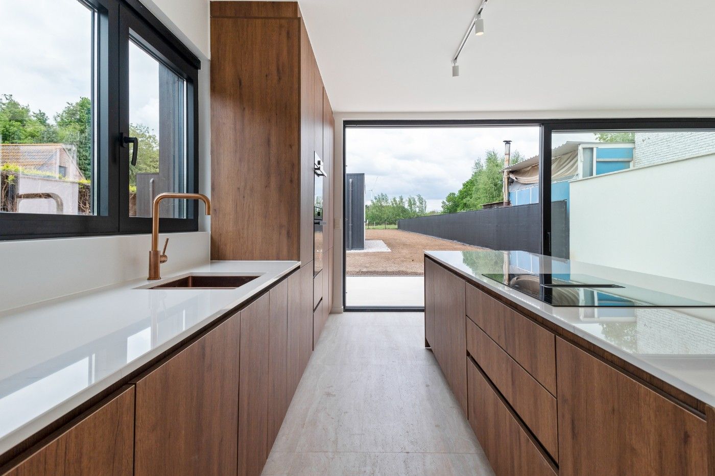 Prachtig gerenoveerde, vrijstaande woning met 4 slpk., tuin en polyvalent bijgebouw foto 7