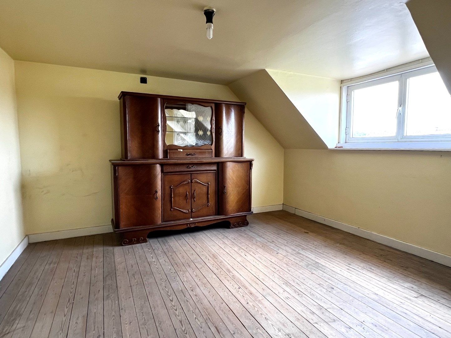 Rijwoning met garage en uitweg te koop te Harelbeke foto 16