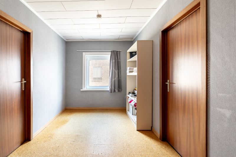 Woning met brede oprit en dubbele garage foto 23