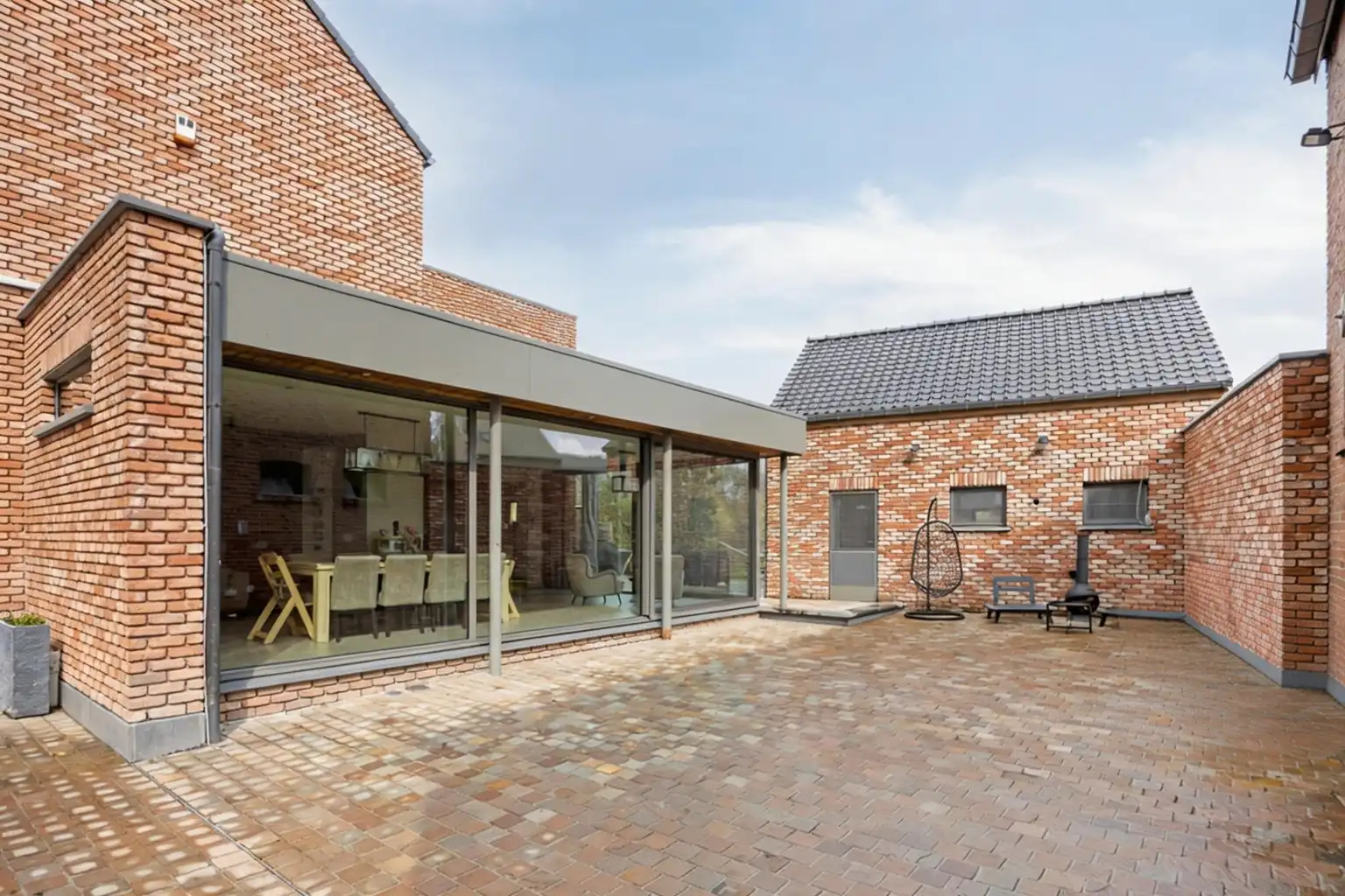 INSTAPKLARE WONING MET BIJGEBOUW EN RUIME GARAGE/LOODS  foto 19